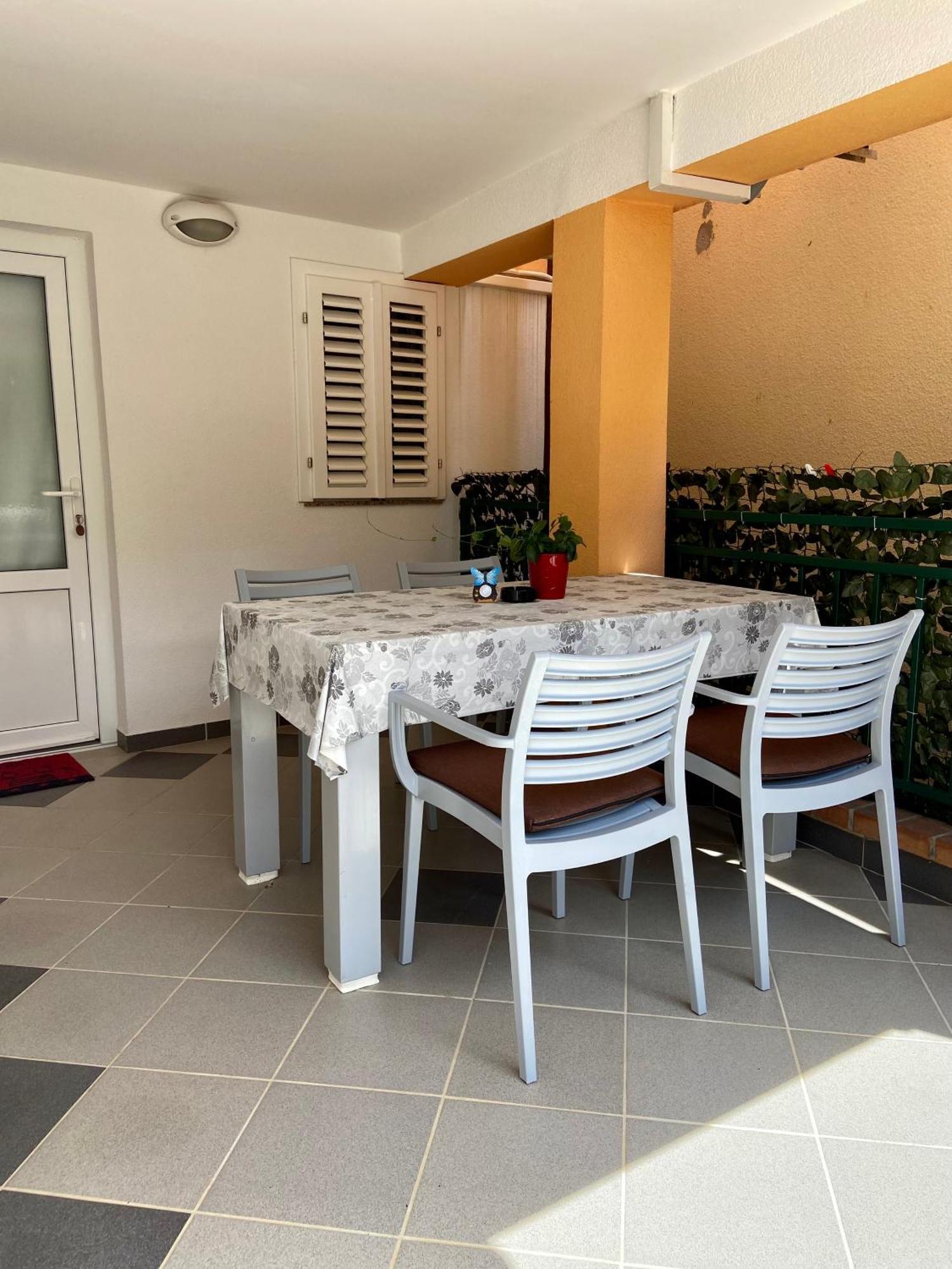 Apartments Leila Mali Losinj Bagian luar foto