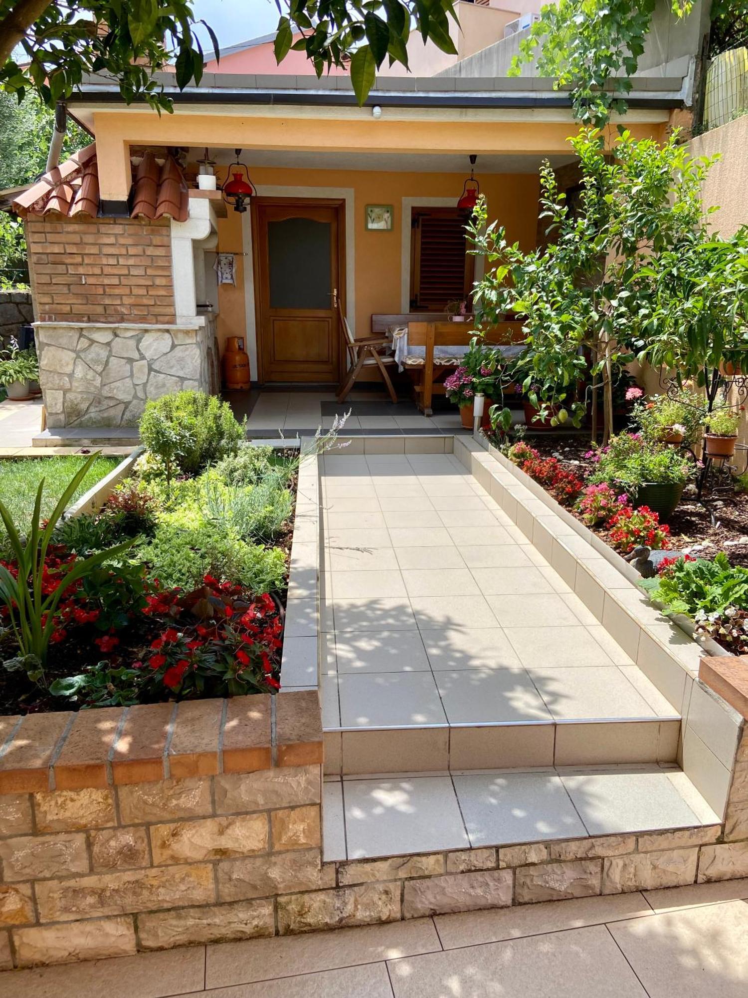 Apartments Leila Mali Losinj Bagian luar foto