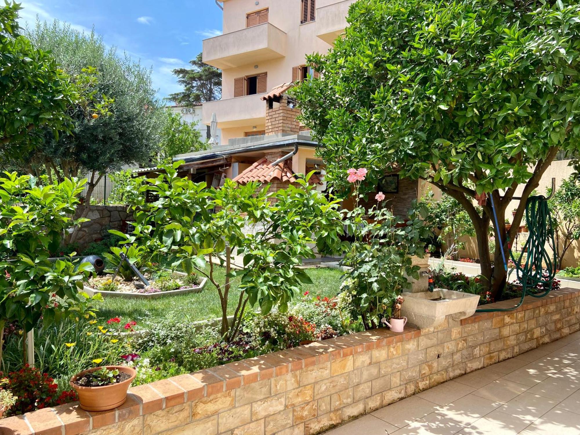 Apartments Leila Mali Losinj Bagian luar foto