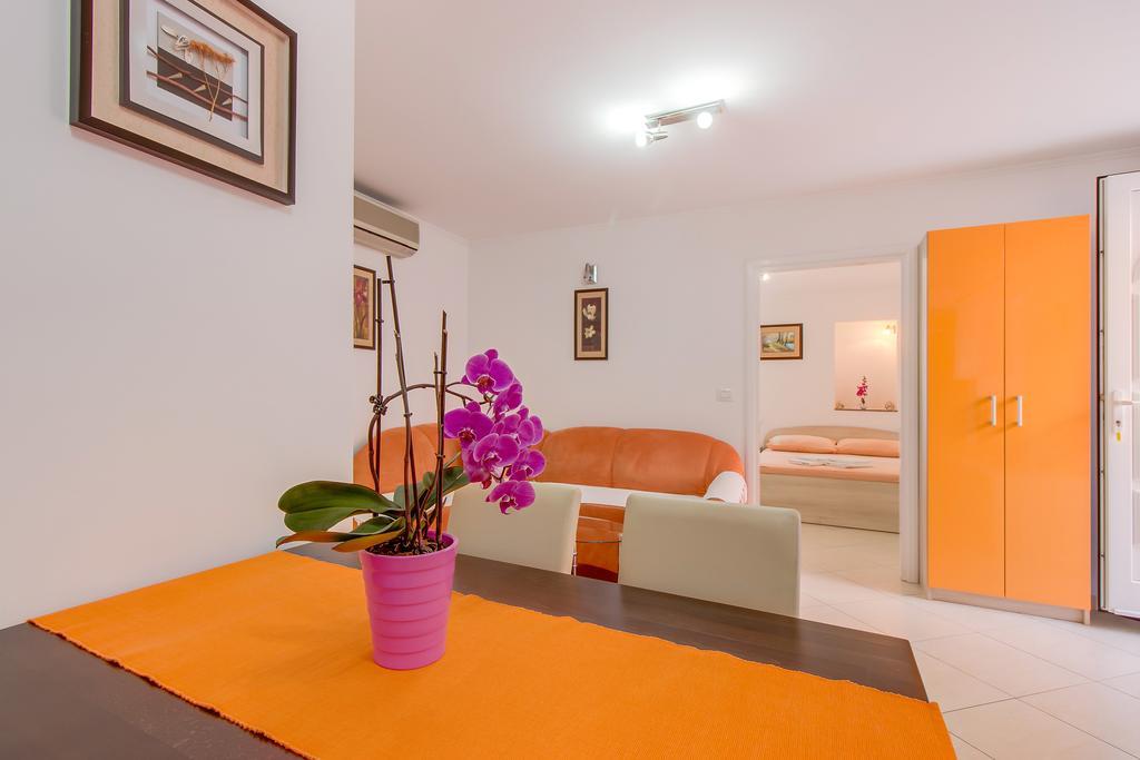 Apartments Leila Mali Losinj Bagian luar foto