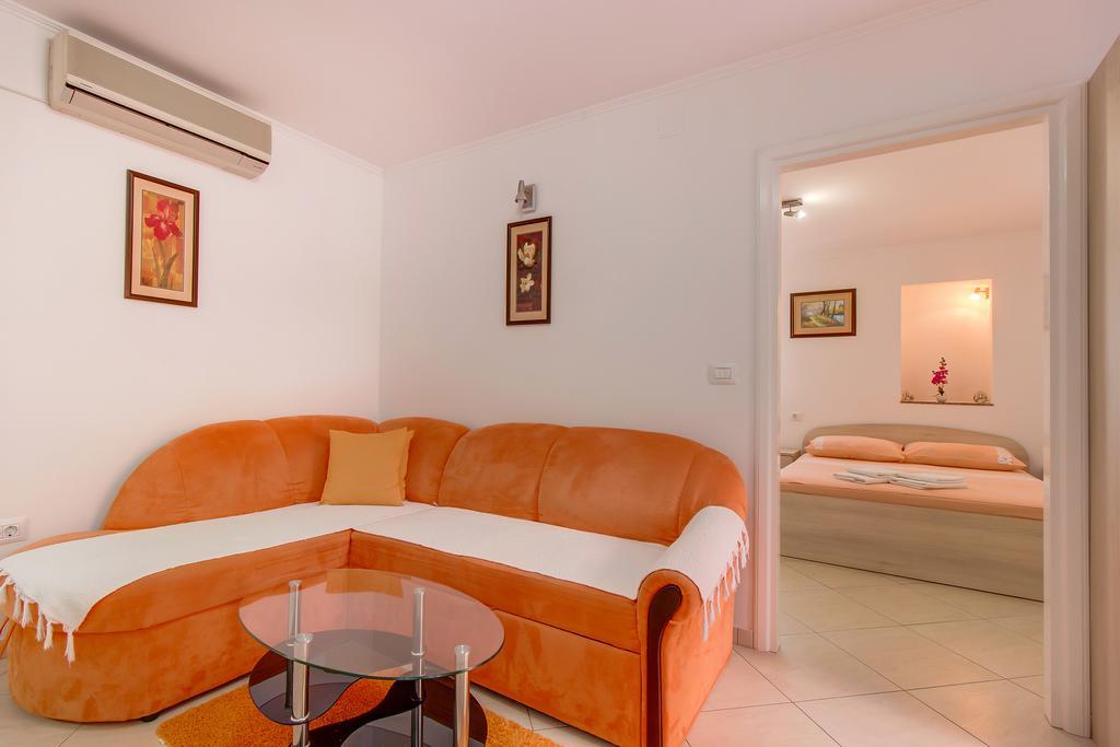 Apartments Leila Mali Losinj Bagian luar foto