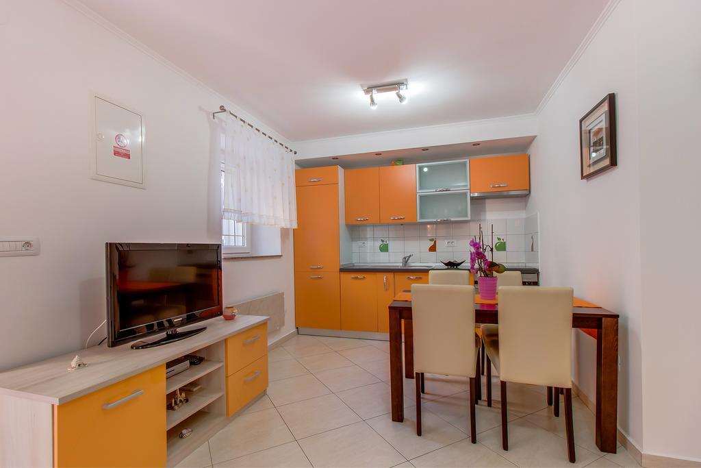 Apartments Leila Mali Losinj Bagian luar foto