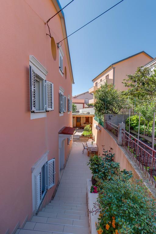 Apartments Leila Mali Losinj Bagian luar foto