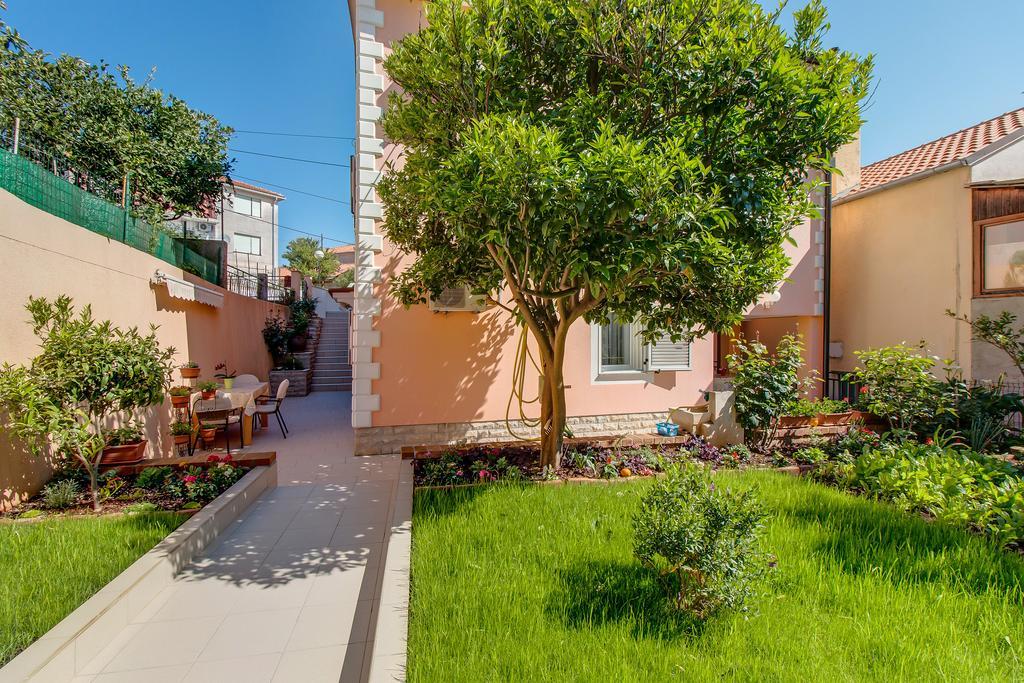 Apartments Leila Mali Losinj Bagian luar foto