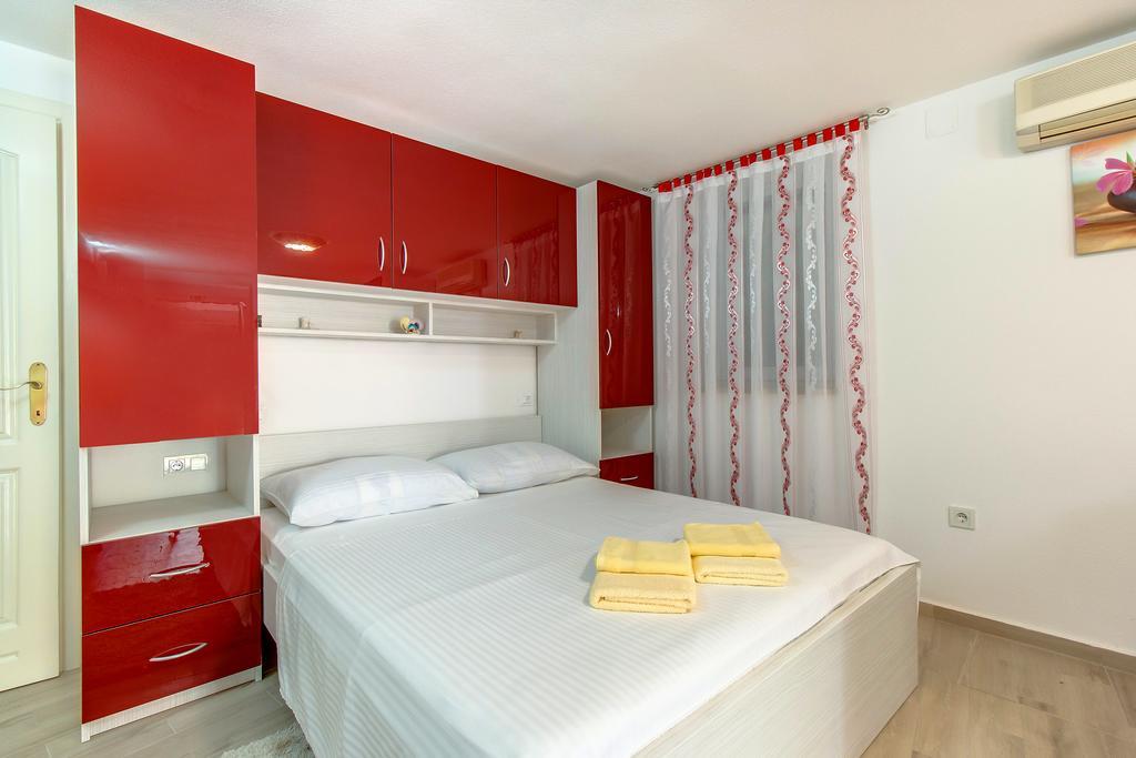 Apartments Leila Mali Losinj Bagian luar foto