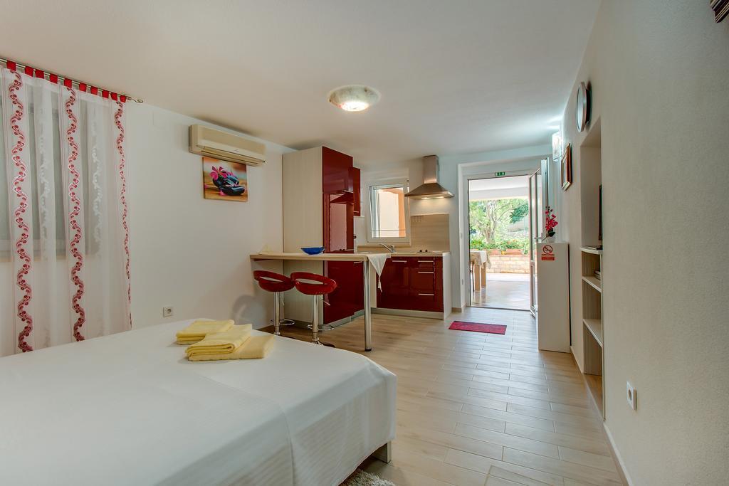 Apartments Leila Mali Losinj Bagian luar foto